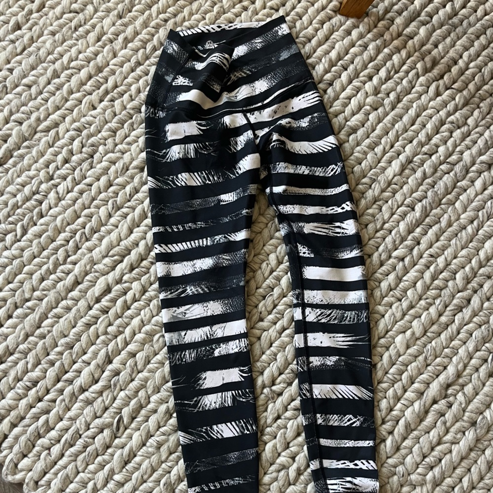 Lulu Lemon leggings size 4